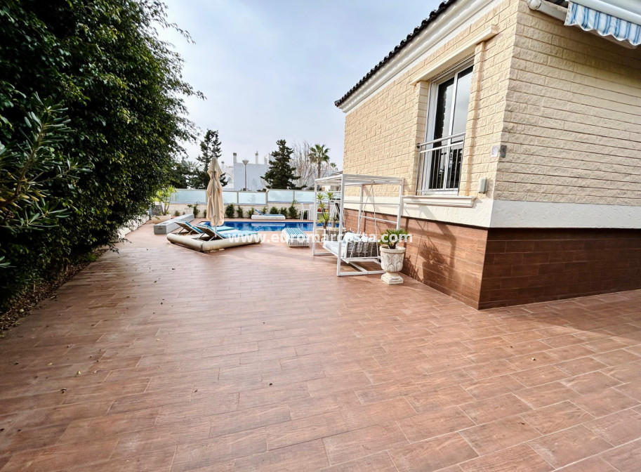 Venta - - CHALET - Torrevieja - La Mata