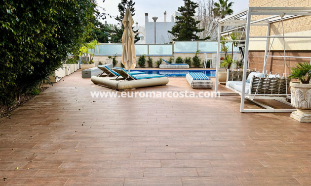 Venta - - CHALET - Torrevieja - La Mata