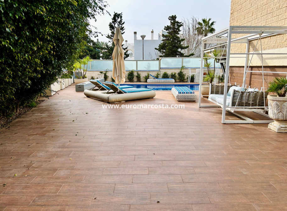 Venta - - CHALET - Torrevieja - La Mata