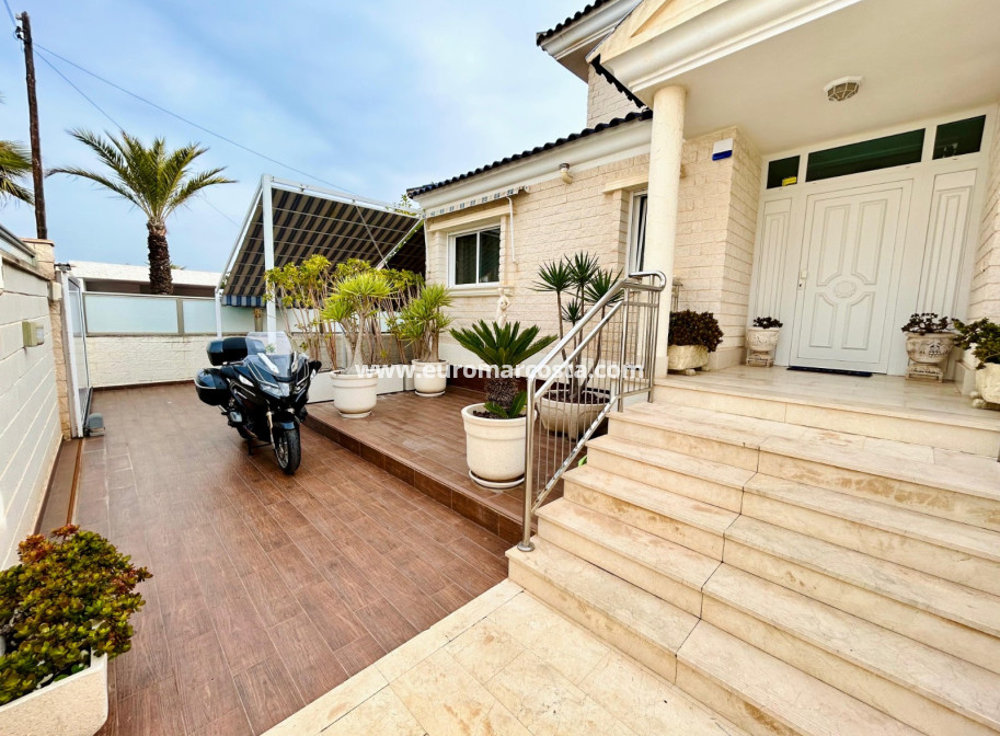 Venta - - CHALET - Torrevieja - La Mata