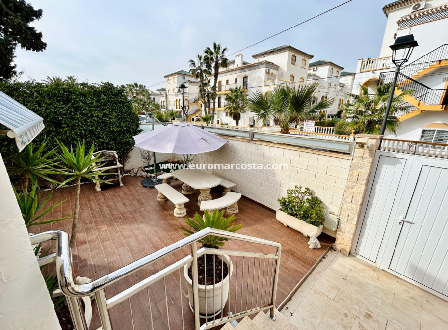 Venta - - CHALET - Torrevieja - La Mata