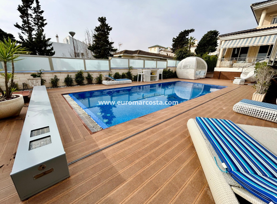 Venta - - CHALET - Torrevieja - La Mata