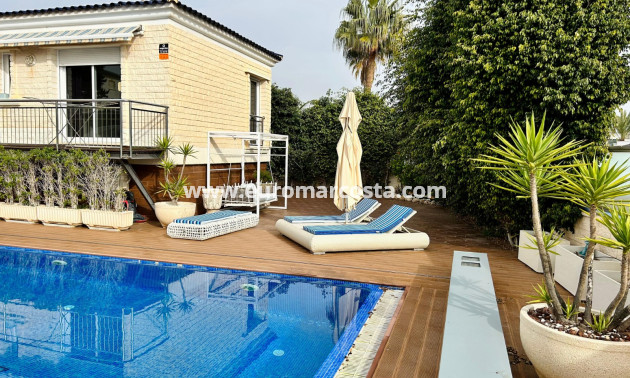 Venta - - CHALET - Torrevieja - La Mata