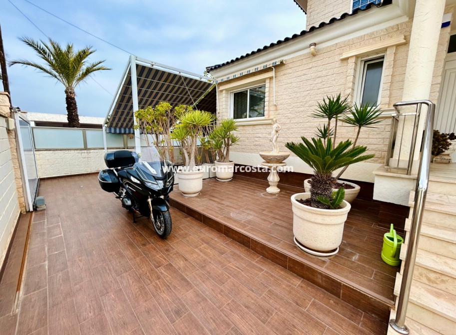 Venta - - CHALET - Torrevieja - La Mata