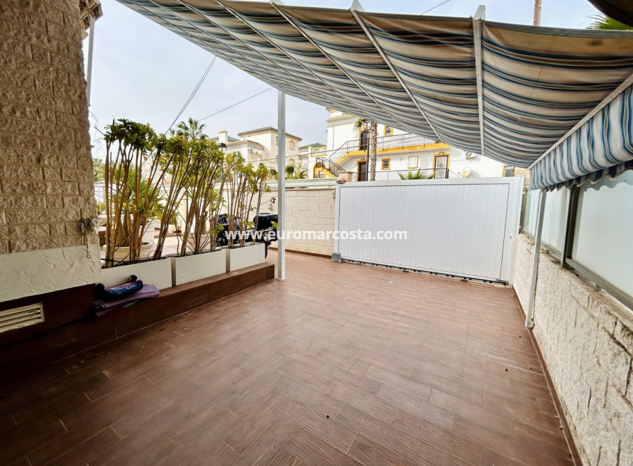 Venta - - CHALET - Torrevieja - La Mata