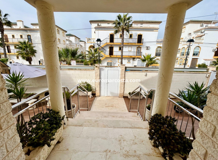 Venta - - CHALET - Torrevieja - La Mata