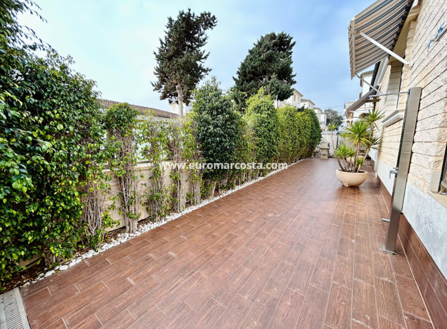 Venta - - CHALET - Torrevieja - La Mata