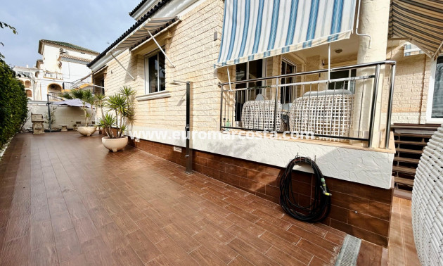 Venta - - CHALET - Torrevieja - La Mata