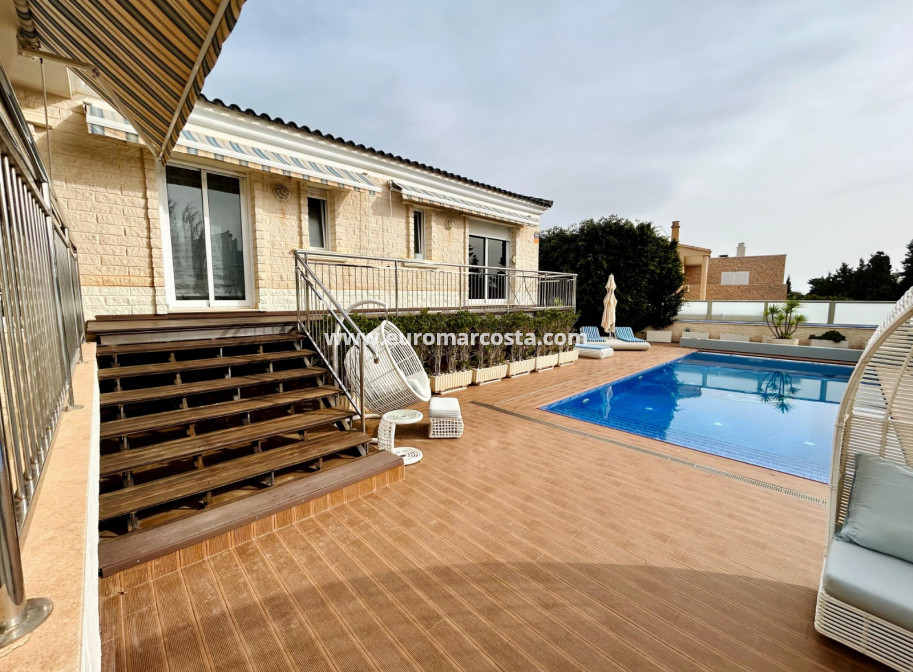 Venta - - CHALET - Torrevieja - La Mata