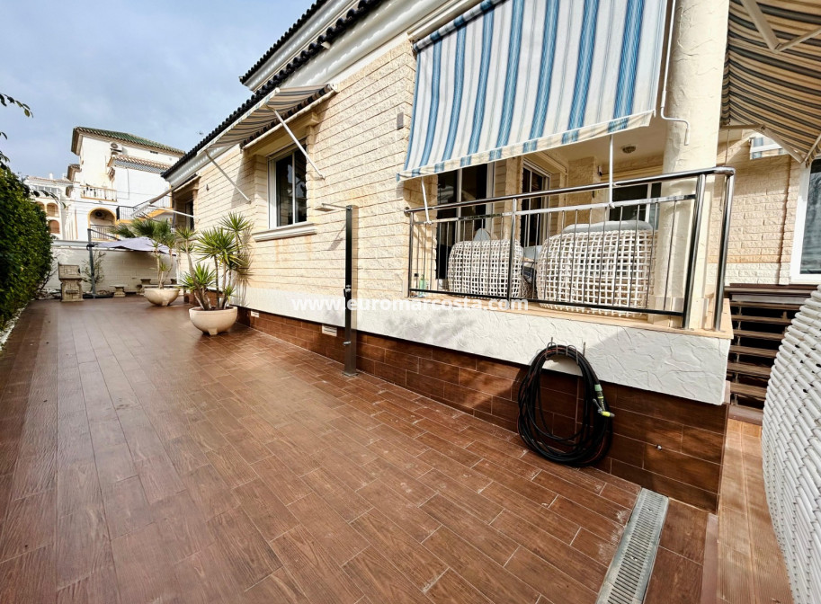 Venta - - CHALET - Torrevieja - La Mata