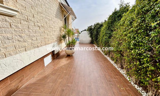 Venta - - CHALET - Torrevieja - La Mata