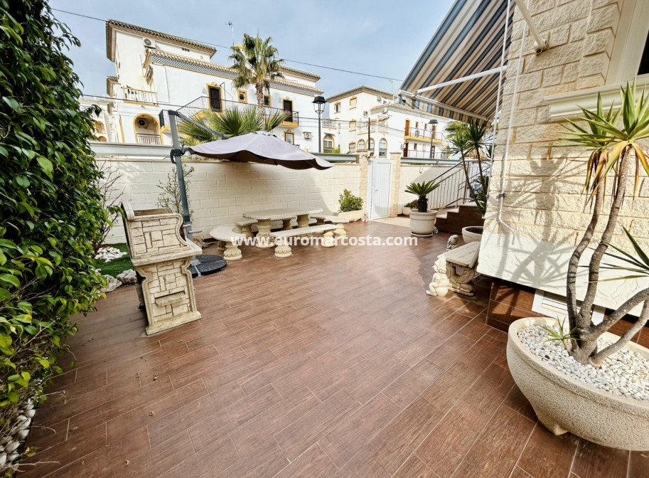 Venta - - CHALET - Torrevieja - La Mata