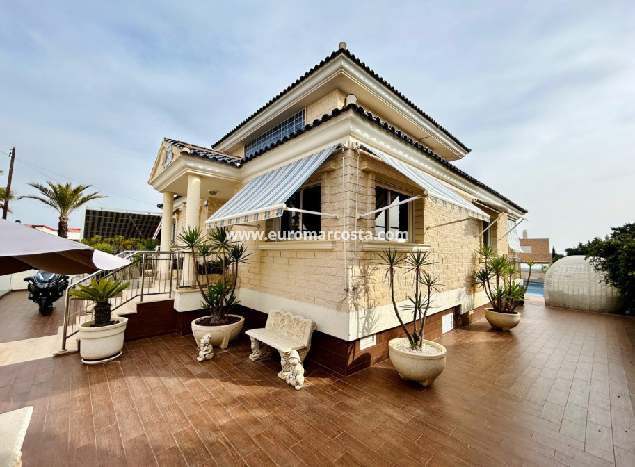 Venta - - CHALET - Torrevieja - La Mata