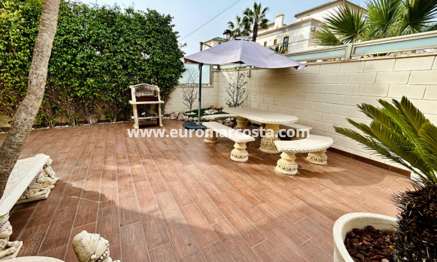 Venta - - CHALET - Torrevieja - La Mata