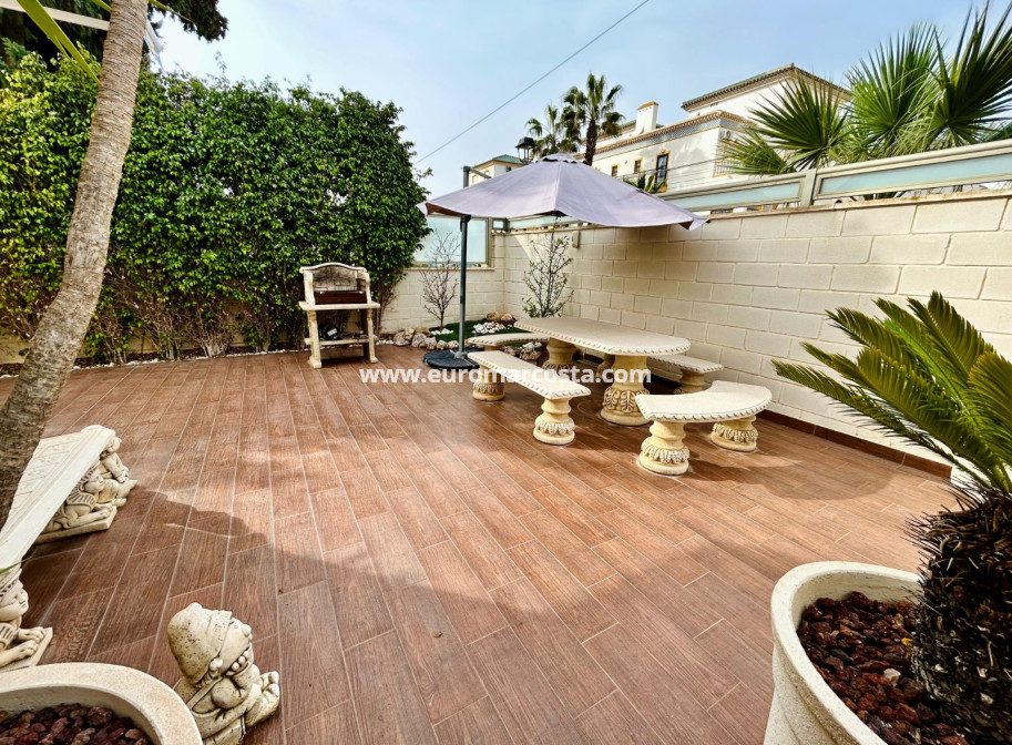 Venta - - CHALET - Torrevieja - La Mata