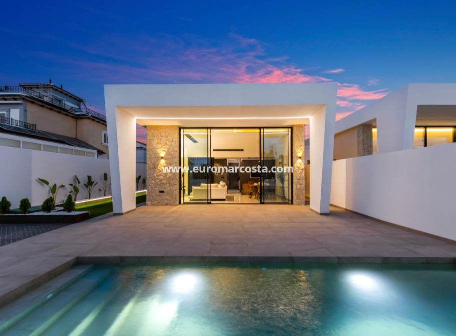 Sale - Villa - Torrevieja - TORREVIEJA