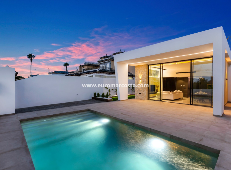 Sale - Villa - Torrevieja - TORREVIEJA