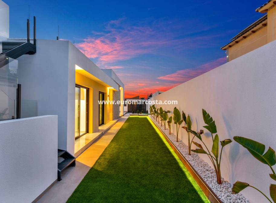 Sale - Villa - Torrevieja - TORREVIEJA