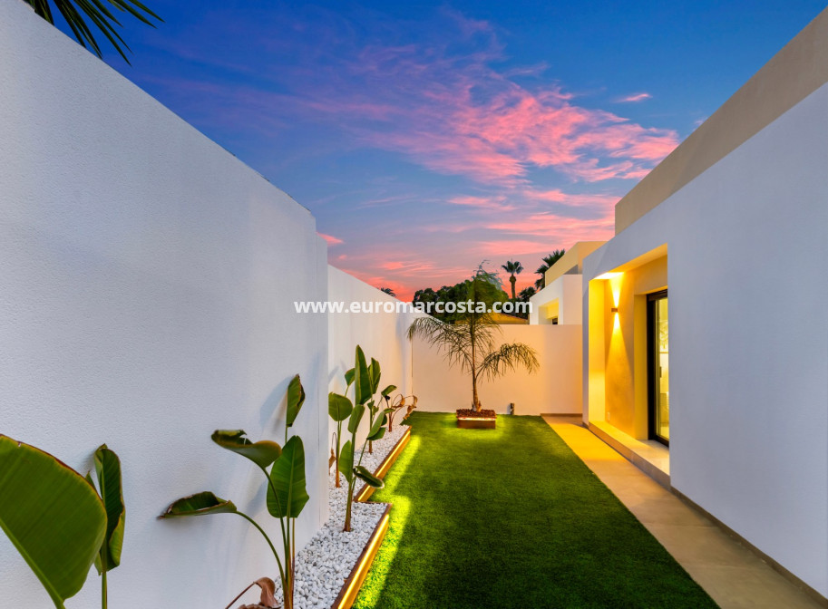 Sale - Villa - Torrevieja - TORREVIEJA