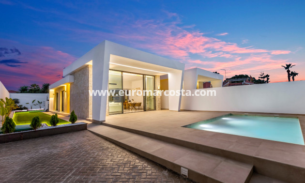 Sale - Villa - Torrevieja - TORREVIEJA