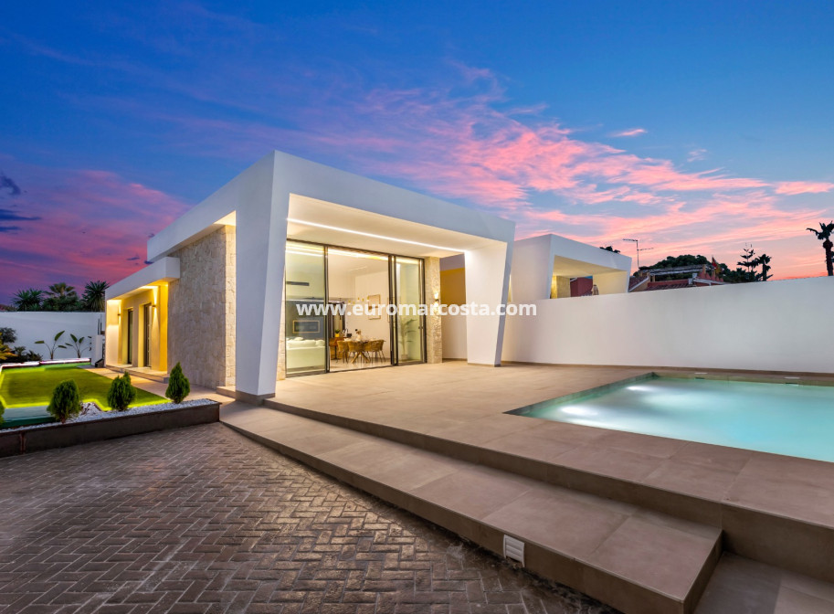 Sale - Villa - Torrevieja - TORREVIEJA