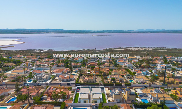 Sale - Villa - Torrevieja - TORREVIEJA