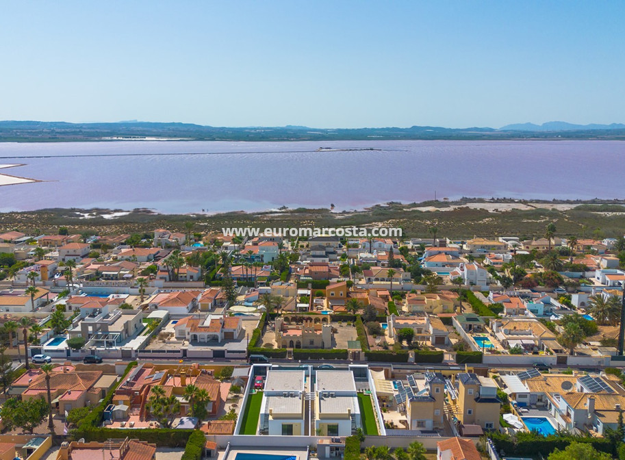 Sale - Villa - Torrevieja - TORREVIEJA