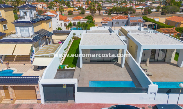 Sale - Villa - Torrevieja - TORREVIEJA