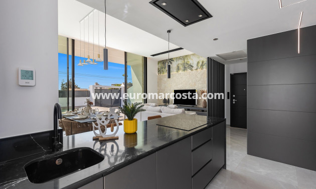 Sale - Villa - Torrevieja - TORREVIEJA