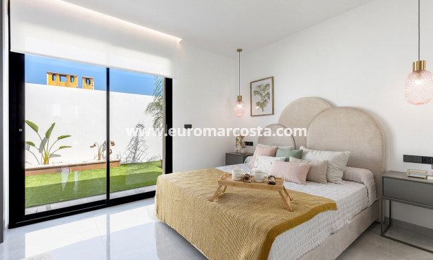 Sale - Villa - Torrevieja - TORREVIEJA