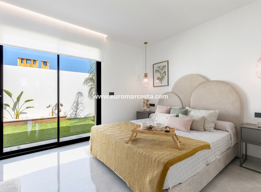 Sale - Villa - Torrevieja - TORREVIEJA
