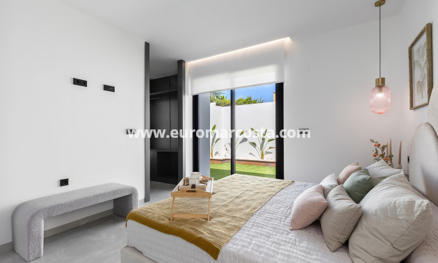 Sale - Villa - Torrevieja - TORREVIEJA
