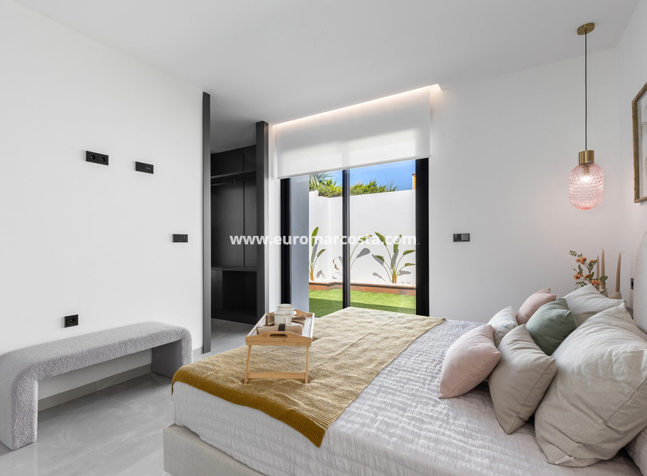 Sale - Villa - Torrevieja - TORREVIEJA