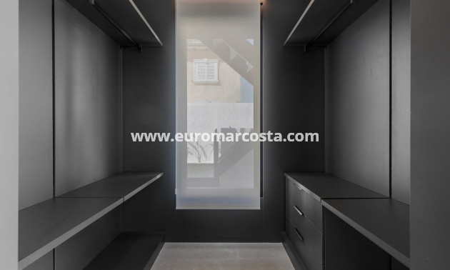 Sale - Villa - Torrevieja - TORREVIEJA