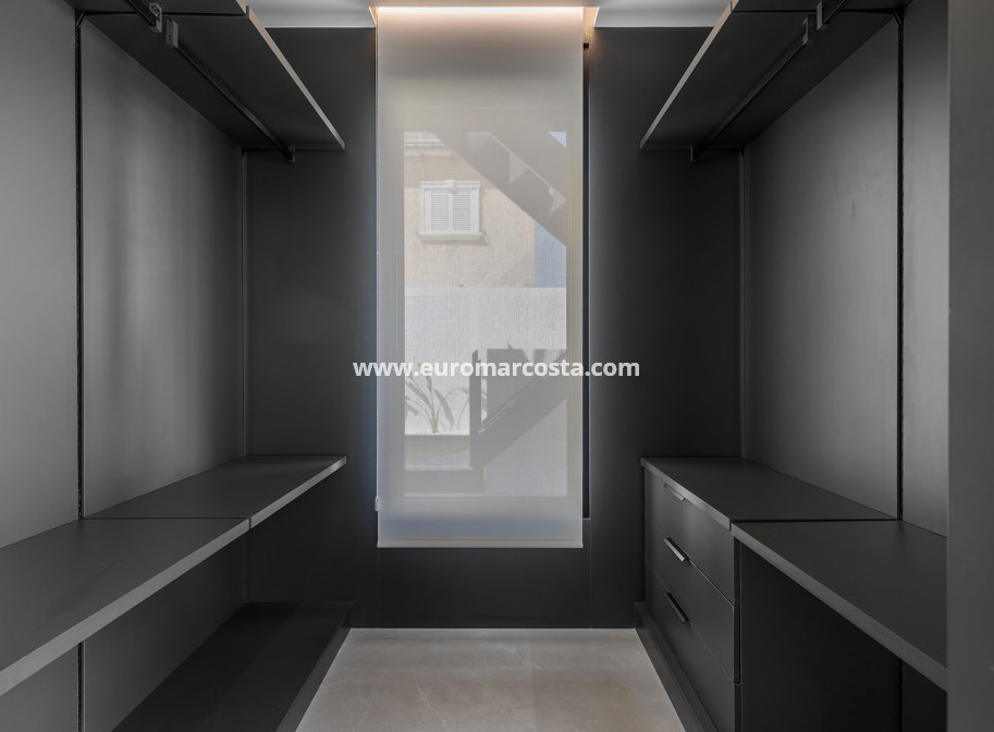 Sale - Villa - Torrevieja - TORREVIEJA