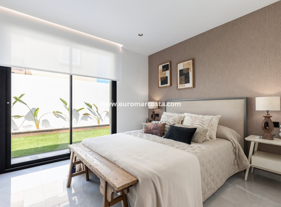 Sale - Villa - Torrevieja - TORREVIEJA