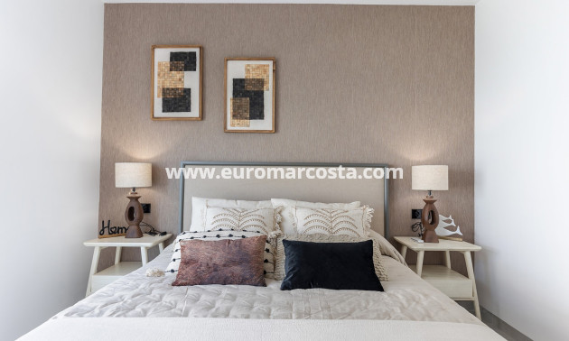 Sale - Villa - Torrevieja - TORREVIEJA
