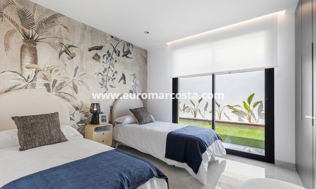 Sale - Villa - Torrevieja - TORREVIEJA