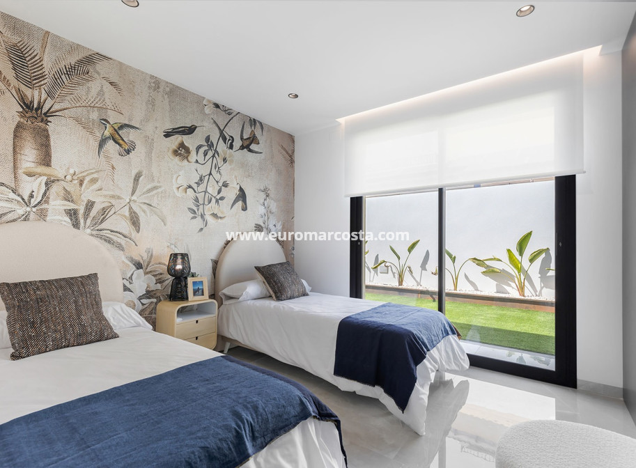 Sale - Villa - Torrevieja - TORREVIEJA