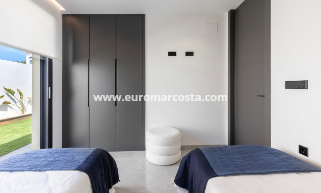 Sale - Villa - Torrevieja - TORREVIEJA