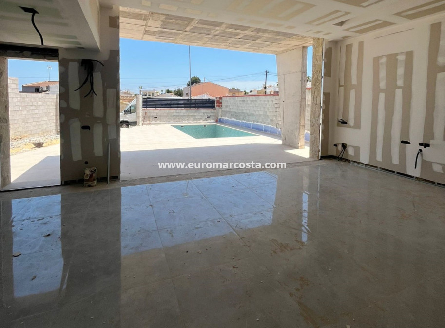 Venta - Villa - Torrevieja - TORREVIEJA