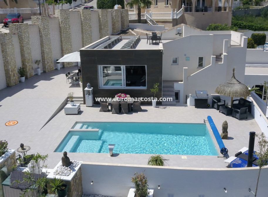 Objekte zum Wiederverkauf - - VILLA - Ciudad Quesada