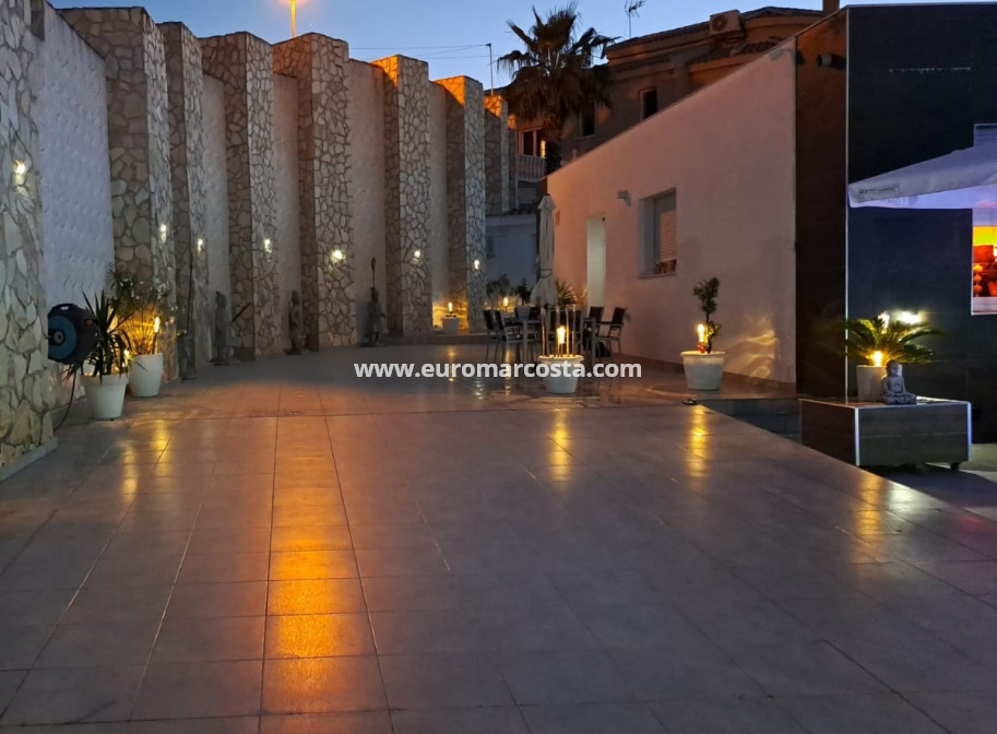 Objekte zum Wiederverkauf - - VILLA - Ciudad Quesada