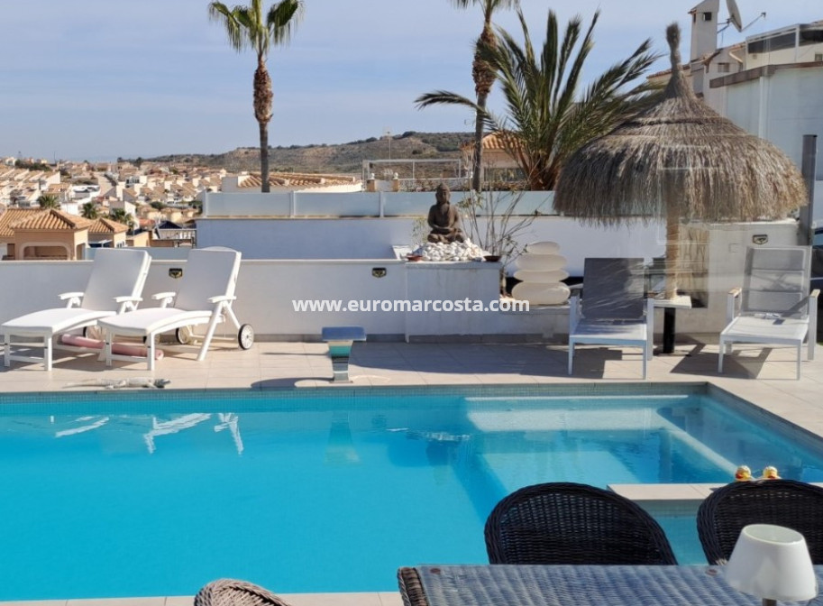 Objekte zum Wiederverkauf - - VILLA - Ciudad Quesada