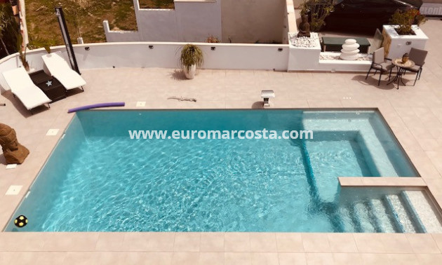 Objekte zum Wiederverkauf - - VILLA - Ciudad Quesada