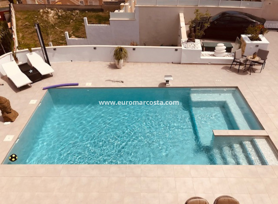 Objekte zum Wiederverkauf - - VILLA - Ciudad Quesada