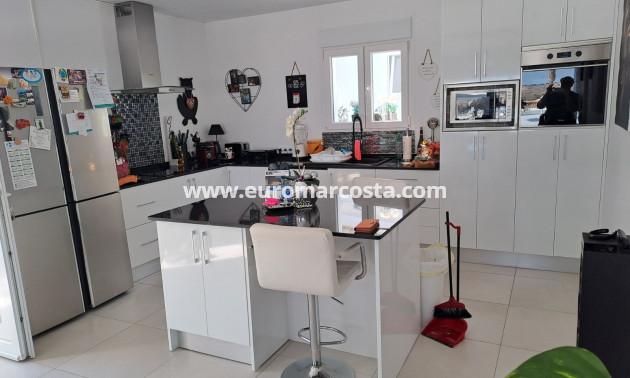 Objekte zum Wiederverkauf - - VILLA - Ciudad Quesada