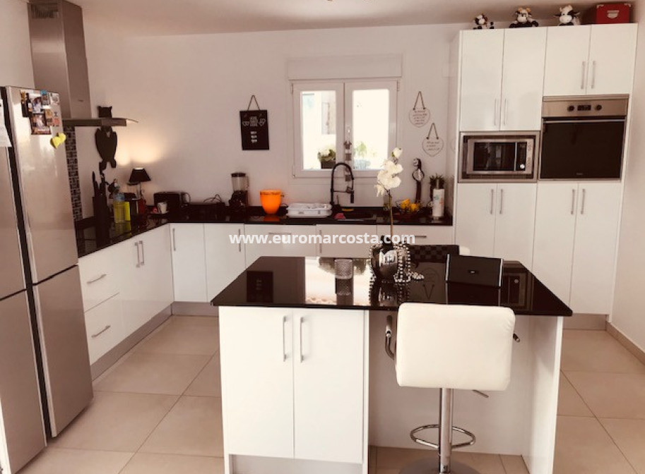 Objekte zum Wiederverkauf - - VILLA - Ciudad Quesada