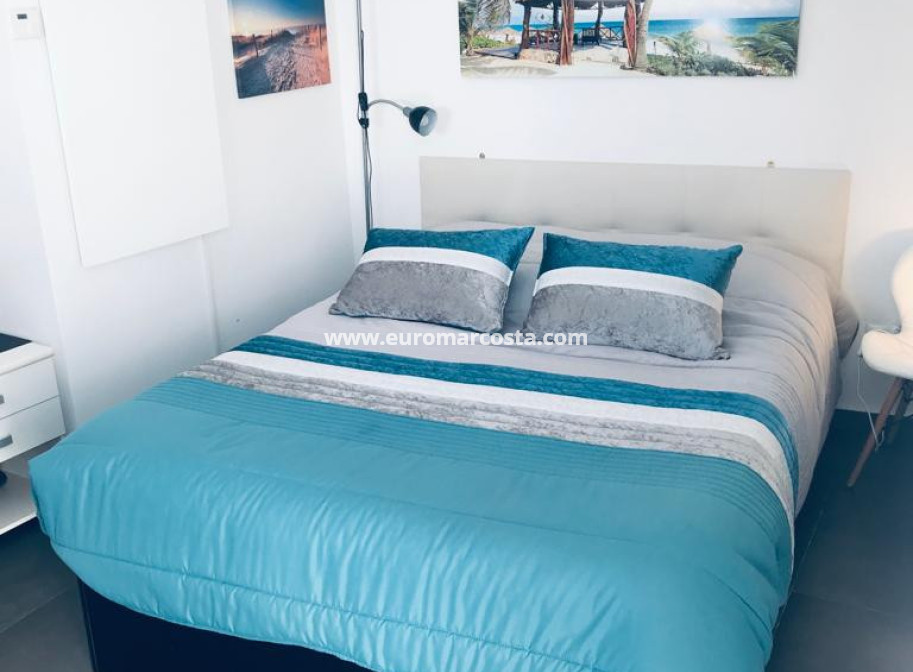 Objekte zum Wiederverkauf - - VILLA - Ciudad Quesada