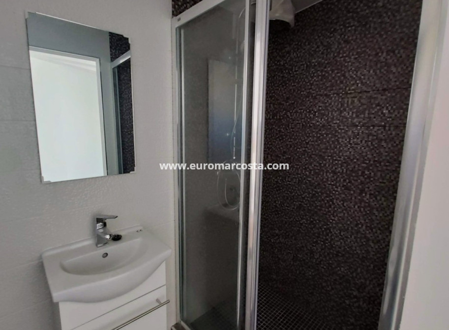 Objekte zum Wiederverkauf - - VILLA - Ciudad Quesada